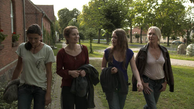 Frauensee : Foto Lea Draeger, Therese Hämer, Nele Rosetz