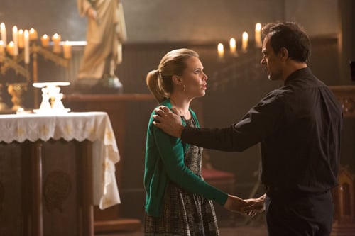 Los Originales : Foto Leah Pipes, Todd Stashwick