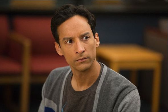 Community : Foto Danny Pudi