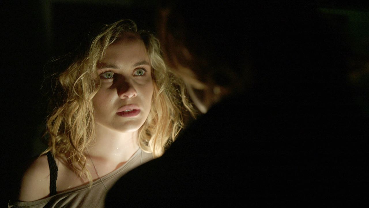 I Will Follow You Into The Dark : Foto Leah Pipes