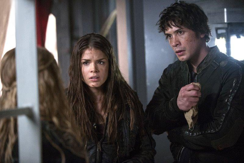 Los 100 : Foto Bob Morley, Marie Avgeropoulos