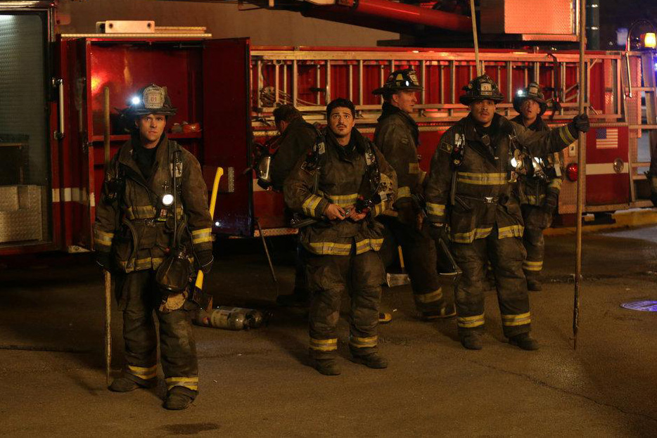 Chicago Fire : Foto Joe Minoso, Yuri Sardarov, Jesse Spencer, David Eigenberg