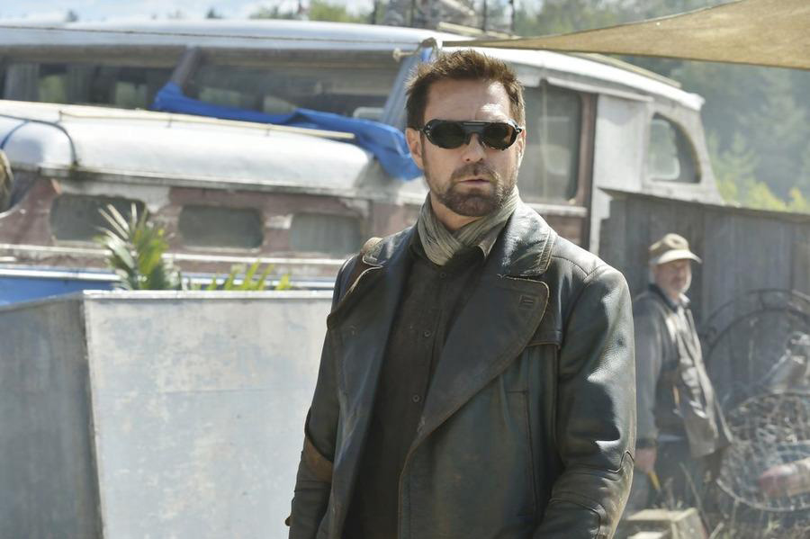 Defiance : Foto Grant Bowler