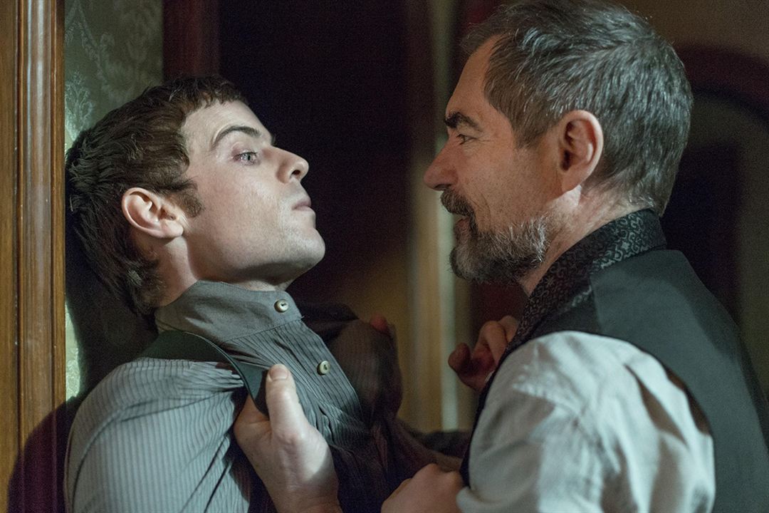 Foto Harry Treadaway, Timothy Dalton