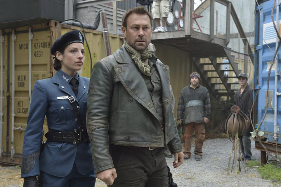 Defiance : Foto Anna Hopkins, Grant Bowler