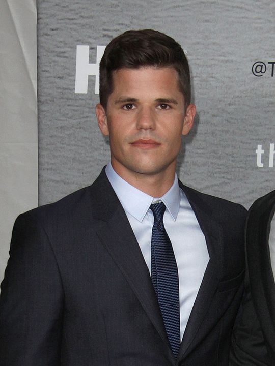Cartel Charlie Carver