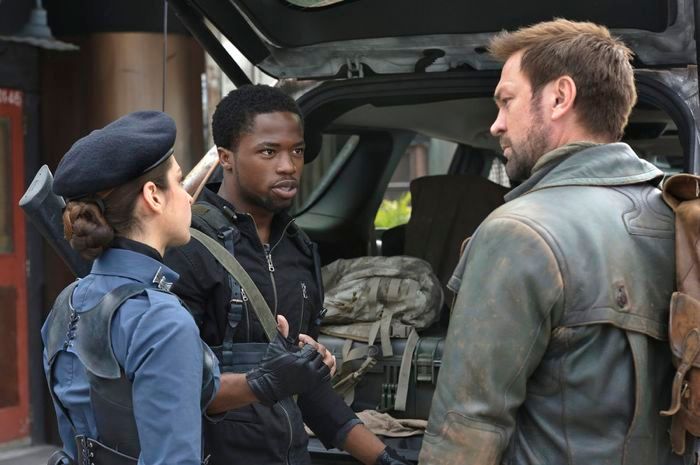 Defiance : Foto Dewshane Williams, Grant Bowler