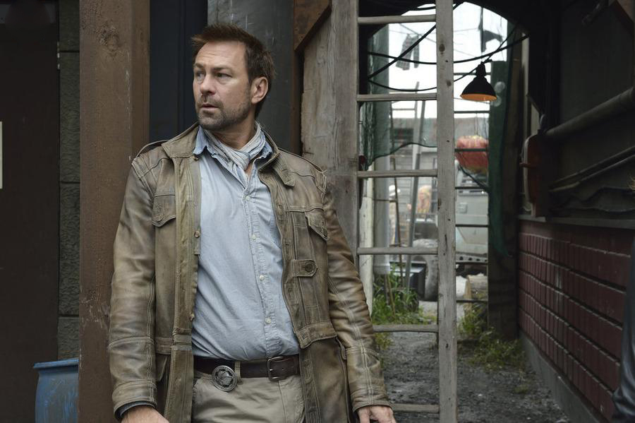 Defiance : Foto Grant Bowler