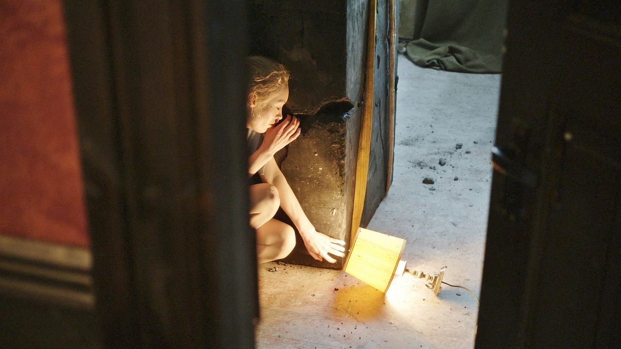 Die Frau hinter der Wand : Foto