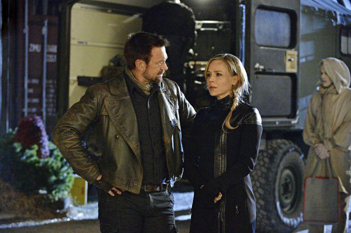 Defiance : Foto Julie Benz, Grant Bowler