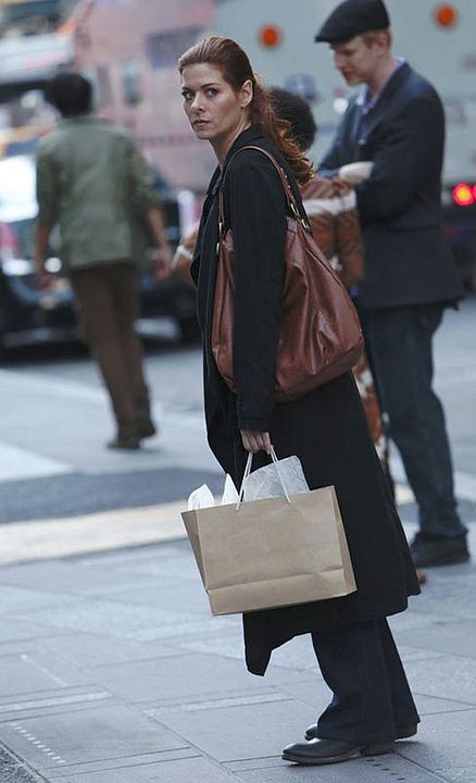 The Mysteries of Laura : Foto Debra Messing