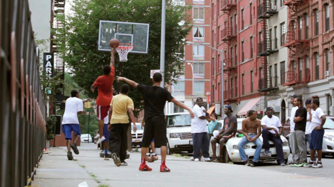 Doin' It in the Park: Pick-Up Basketball, NYC : Foto