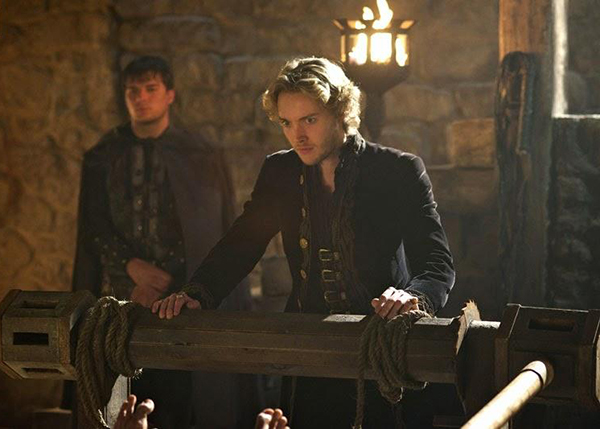 Reign : Foto Toby Regbo