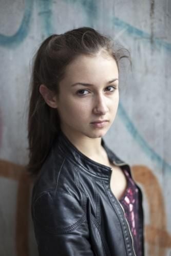 Cartel Laura Antonia Roge