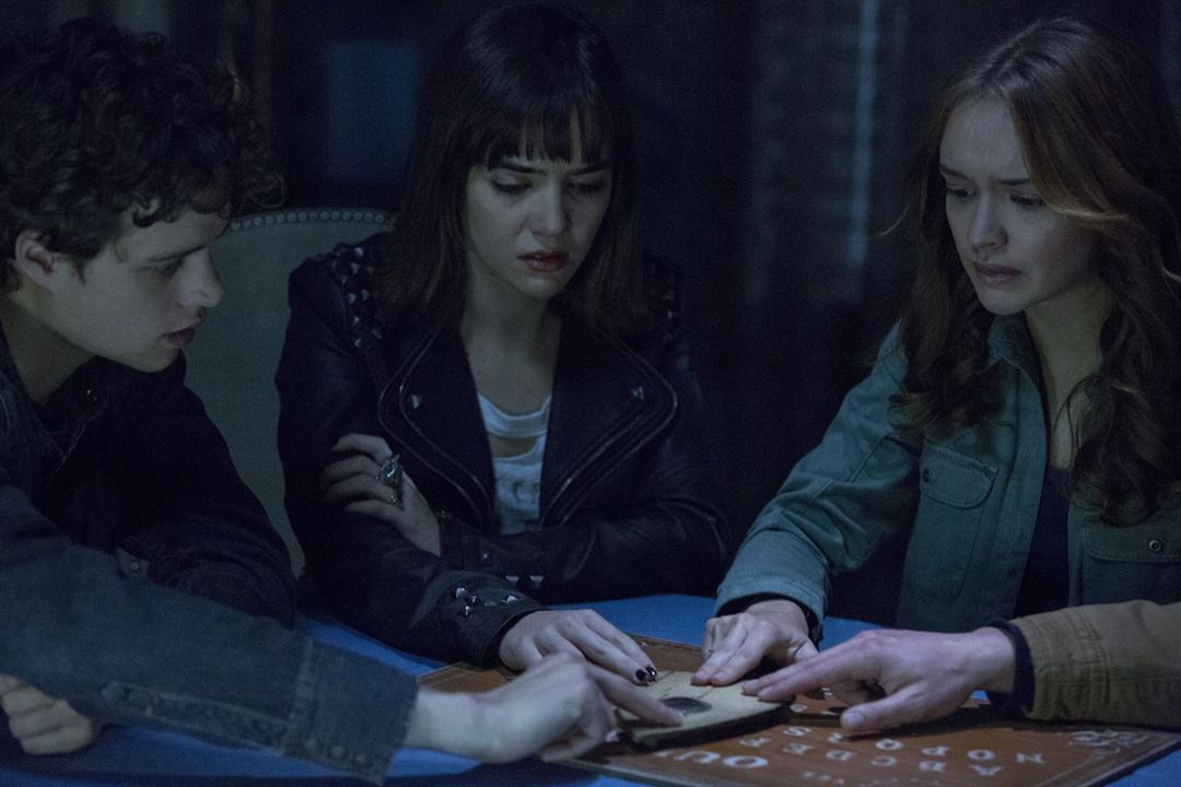 Ouija : Foto Shelley Hennig, Douglas Smith (III)