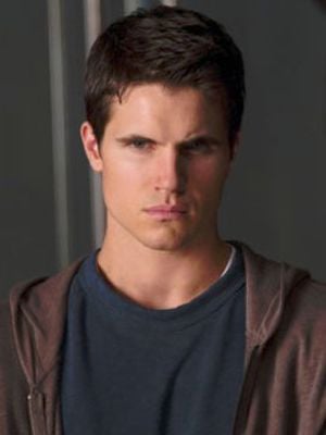 Cartel Robbie Amell