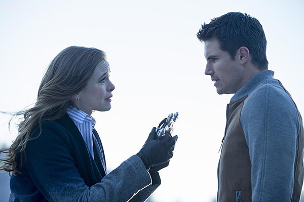 The Flash : Foto Danielle Panabaker, Robbie Amell