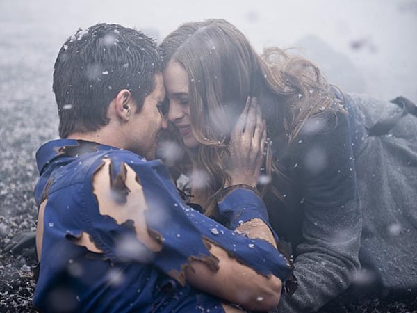 The Flash : Foto Danielle Panabaker, Robbie Amell