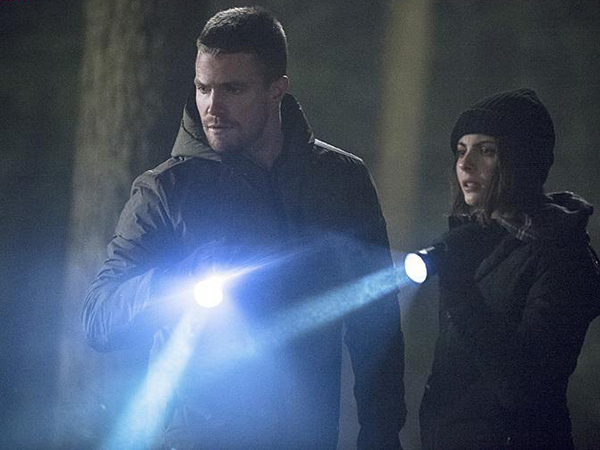 Arrow : Foto Stephen Amell, Willa Holland