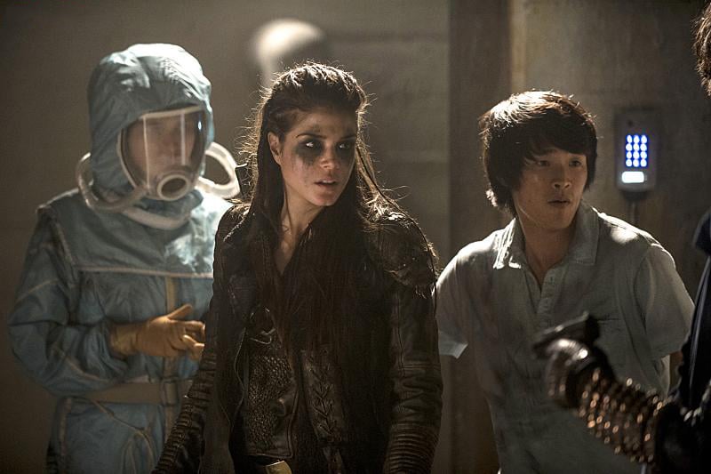 Los 100 : Foto Christopher Larkin, Marie Avgeropoulos