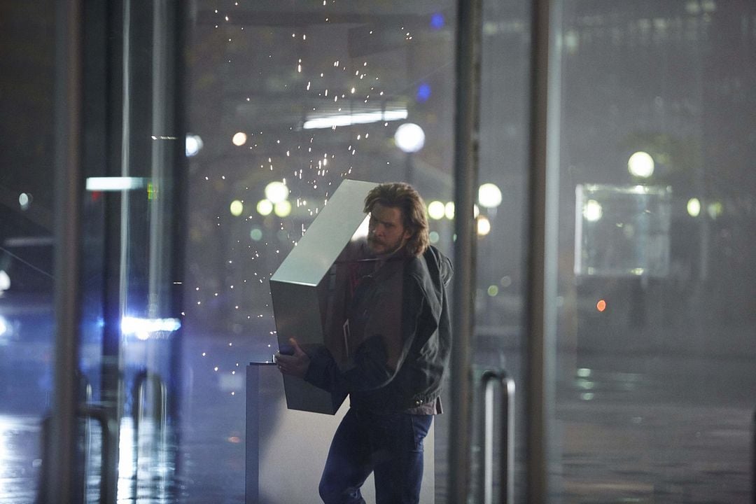 Bitten : Foto Greyston Holt