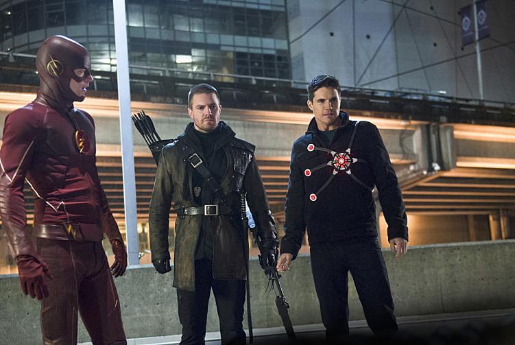 The Flash : Foto Stephen Amell, Robbie Amell, Grant Gustin