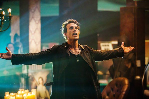 Dominion : Foto Simon Merrells