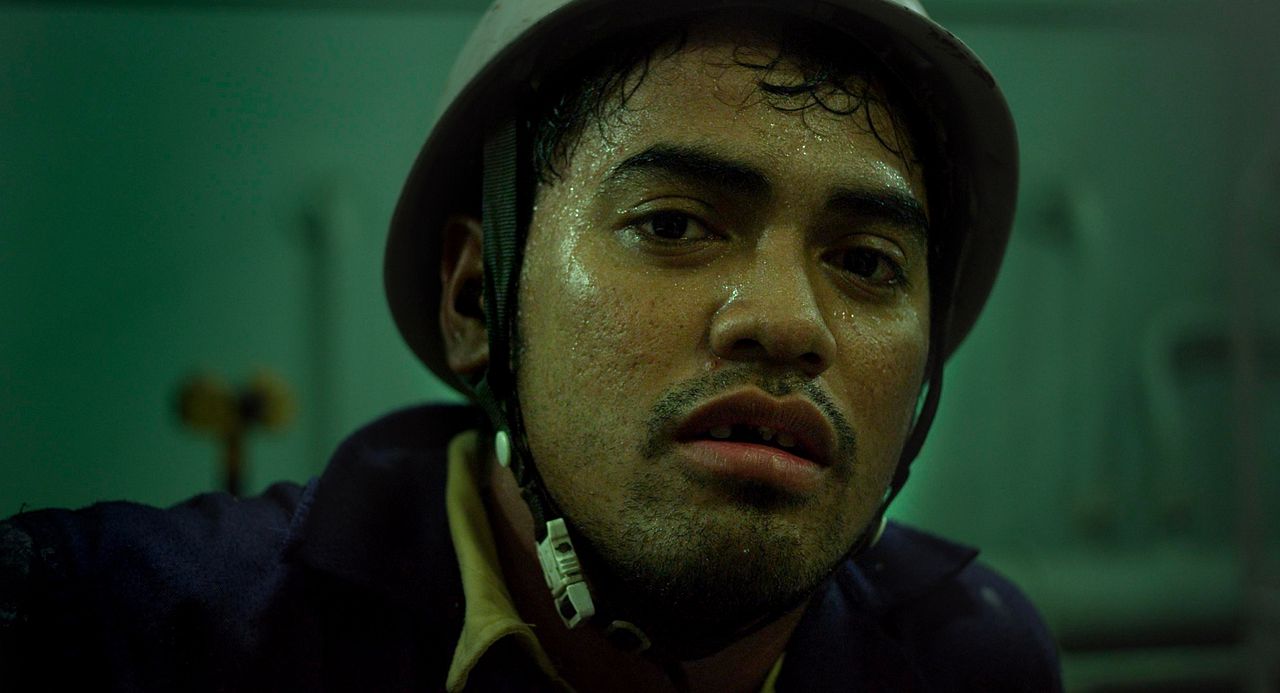 Dead Slow Ahead : Foto