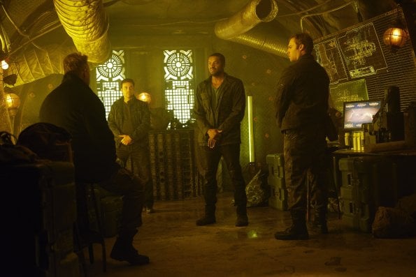 Dark Matter : Foto Roger Cross, Anthony Lemke