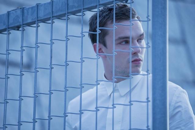 Equals : Foto Nicholas Hoult