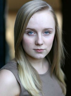 Cartel Alexa Davies