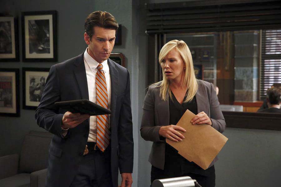 Ley y orden: Unidad de víctimas especiales : Foto Kelli Giddish, Andy Karl