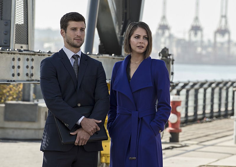 Arrow : Foto Willa Holland, Parker Young