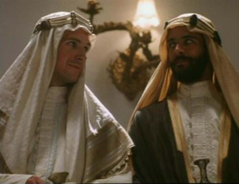 Lawrence de Arabia: Un hombre peligroso : Foto Ralph Fiennes, Alexander Siddig