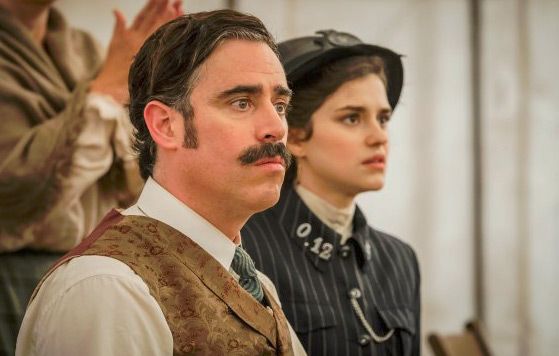 Houdini y Doyle : Foto Rebecca Liddiard, Stephen Mangan