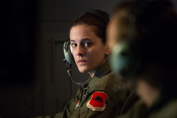 Espías desde el cielo : Foto Phoebe Fox