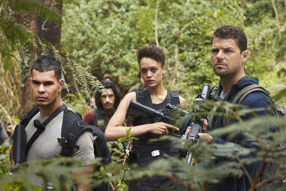 Hunters : Foto Nathan Phillips, Britne Oldford, Mark Coles Smith