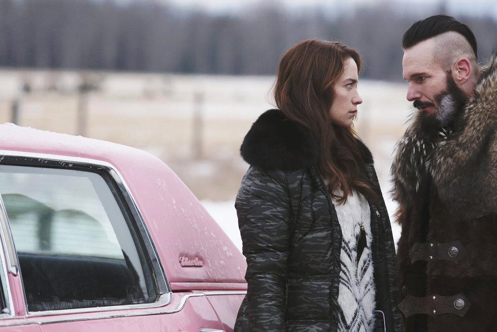 Wynonna Earp : Foto Melanie Scrofano, Michael Eklund