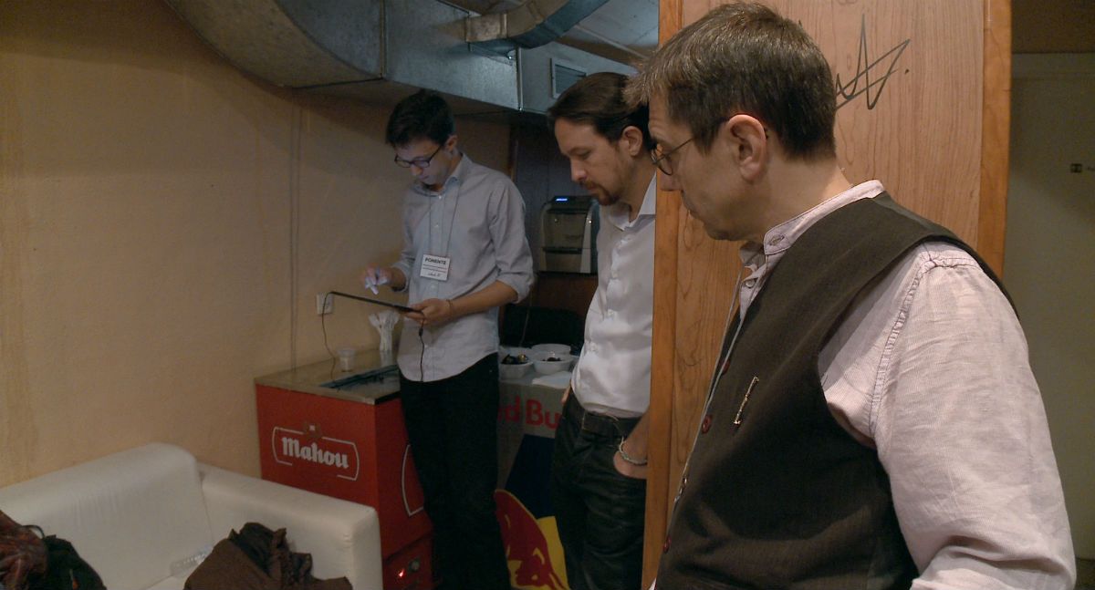 Política, Manual de Instrucciones : Foto