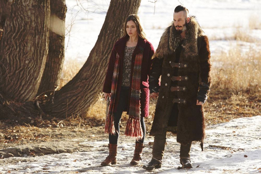 Wynonna Earp : Foto Natalie Krill, Michael Eklund