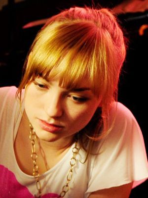 Cartel Kyra Sophia Kahre