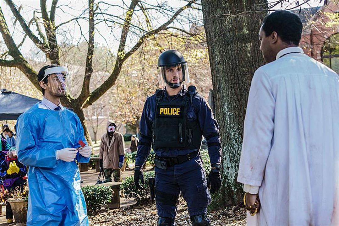Containment : Foto George Young, Chris Wood