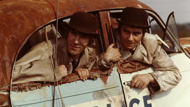 The bed-sitting room : Foto