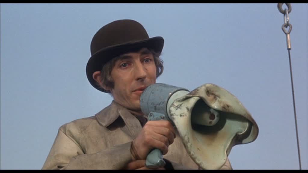 The bed-sitting room : Foto