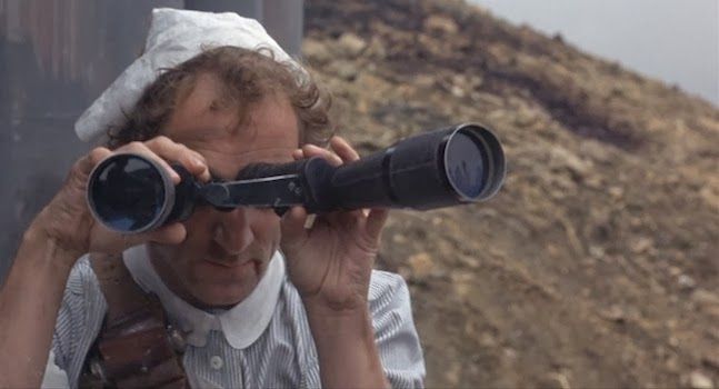 The bed-sitting room : Foto