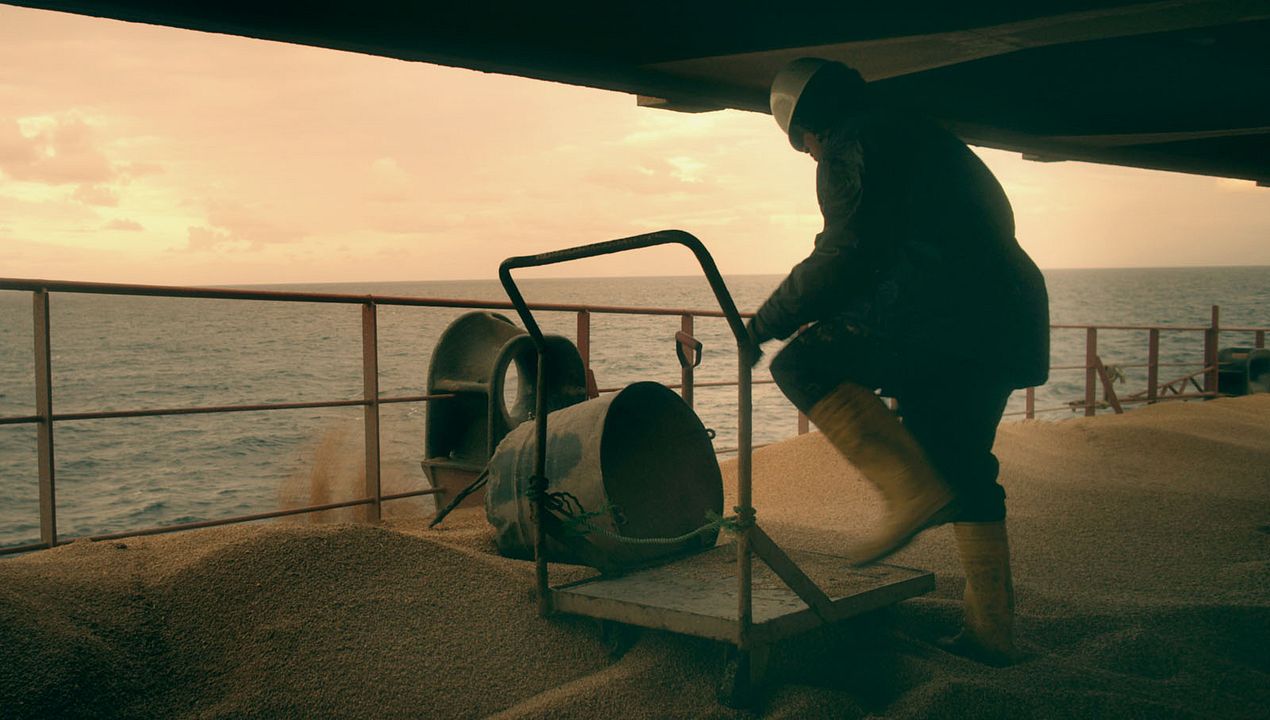 Dead Slow Ahead : Foto