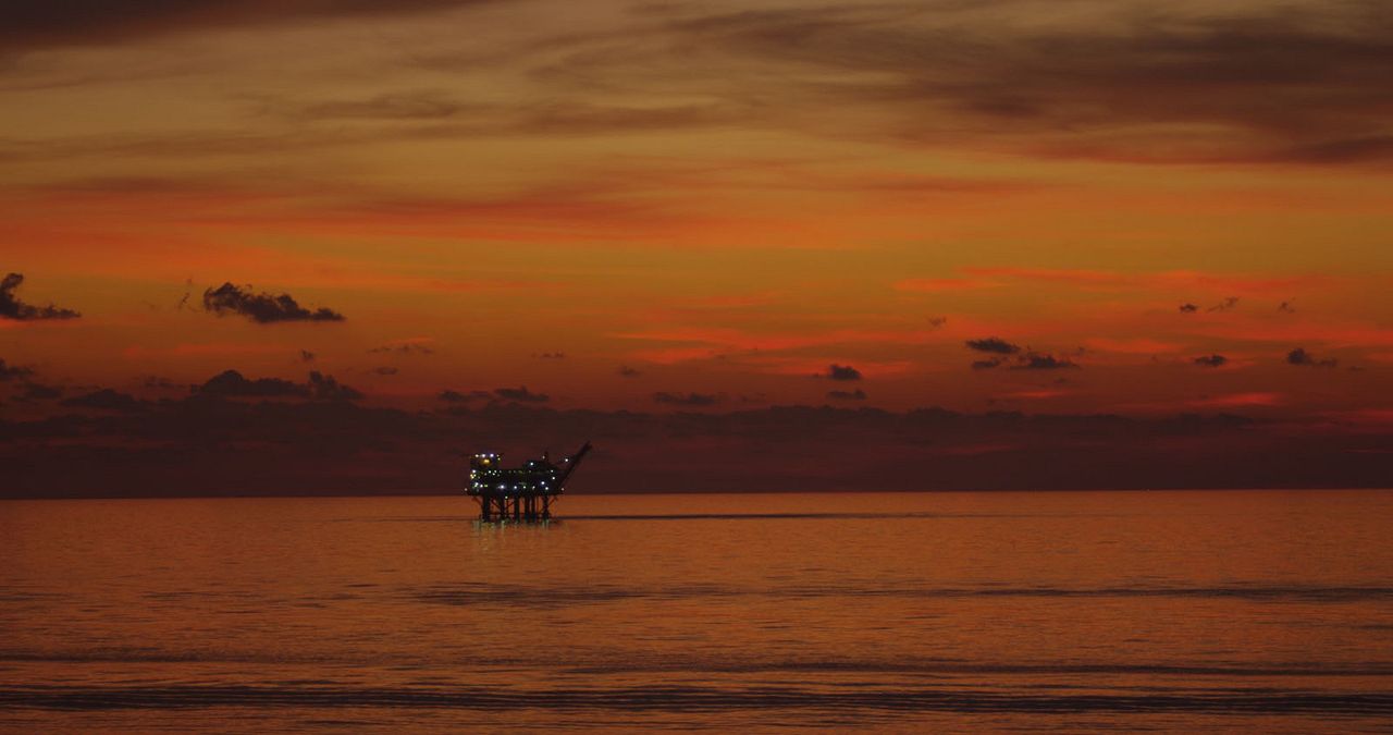 Dead Slow Ahead : Foto