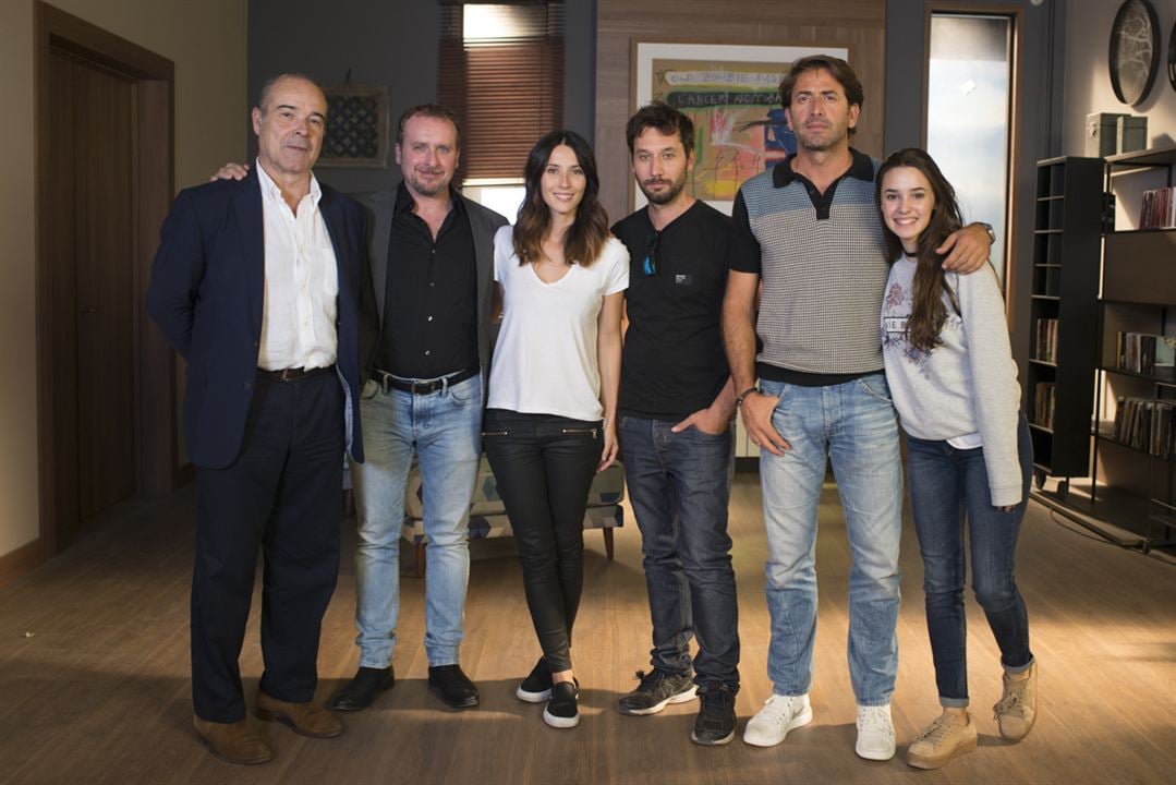 Foto Fernando Cayo, Antonio Garrido, Antonio Resines, Raúl Fernández de Pablo, Alicia Fernández, Sara Vidorreta