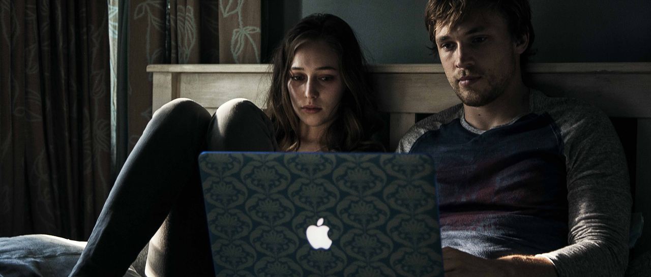 Friend Request : Foto Alycia Debnam-Carey, William Moseley