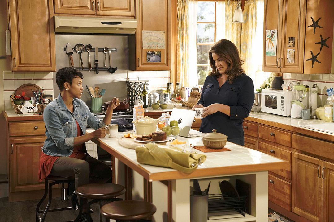 American Housewife (2016) : Foto Katy Mixon, Carly Hughes